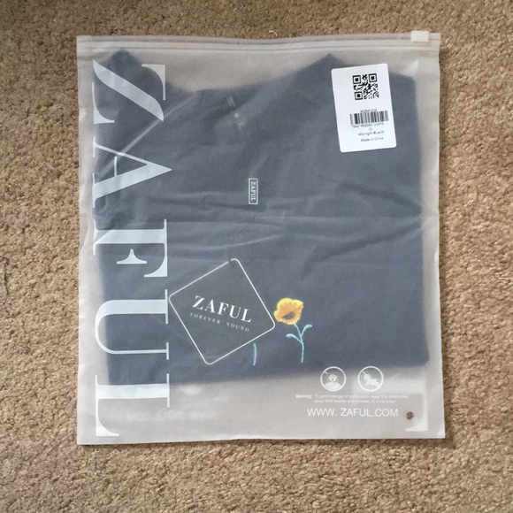 Zaful Cropped Ditsy Floral Embroidered Tee - Picture 3 of 5